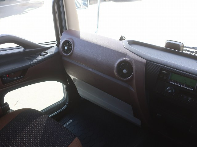 中古トラック 日野 レンジャー 中型冷凍バン