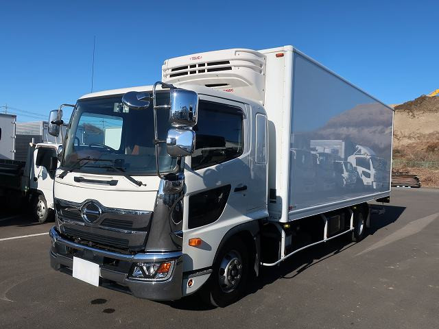 日野　冷凍バン