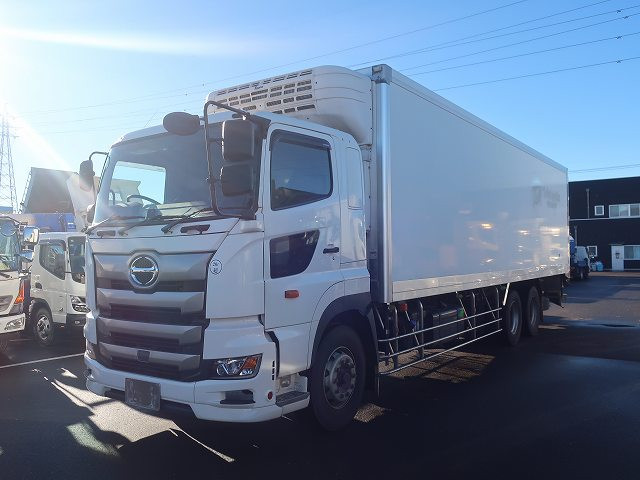 日野　冷凍バン