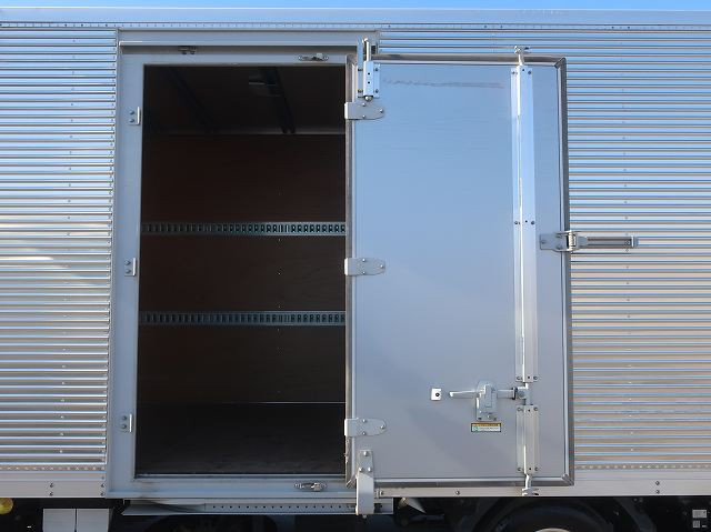 中古トラック いすゞアルミバン ＃8