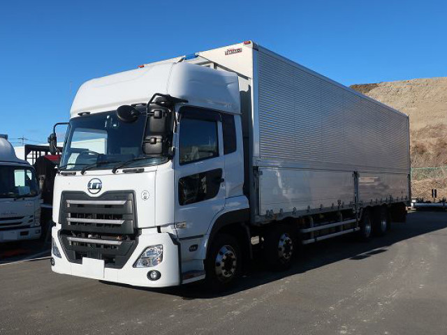 Coming soon! 2021 UD Trucks Quon with large aluminum wing, 4-axle high roof, and aluminum wheels. Approximately 440,000 km on the odometer. Inspection valid until April 2026.