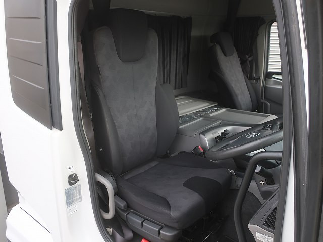 中古トラック UDトラックス クオン 大型アルミウィング