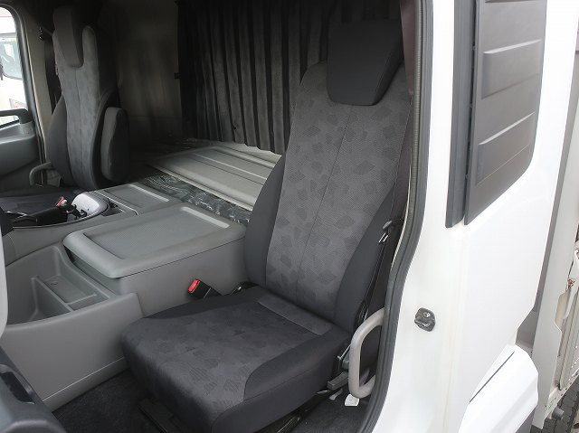 中古トラック UDトラックス クオン 大型アルミウィング