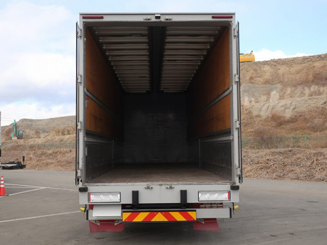 中古トラック UDトラックス クオン 大型アルミウィング