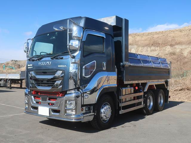 2018 Isuzu Giga Heavy-Dump Truck, ShinMaywa 5100 Body, 2 Differentials, High Roof, 380 HP, Approximately 150,000 km on the odometer, Inspection valid until January 2027.