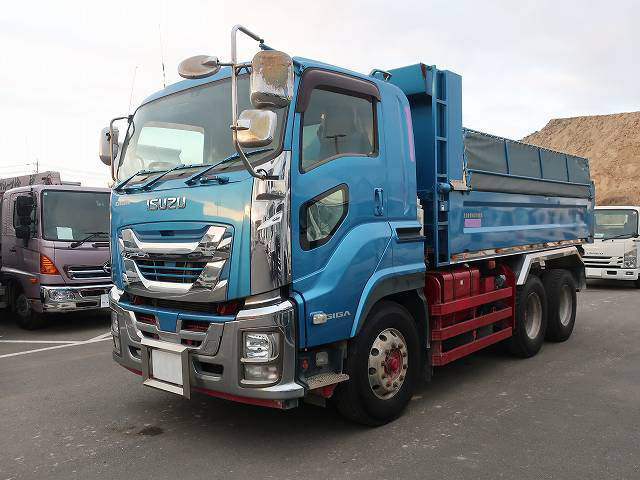 2017 Isuzu Giga Heavy-Dump Truck, ShinMaywa 5100 Body, 220cm Wide, 2 Differentials, 380 HP, Aluminum Wheels. Approximately 350,000 km on the odometer. Vehicle inspection valid until April 2023.