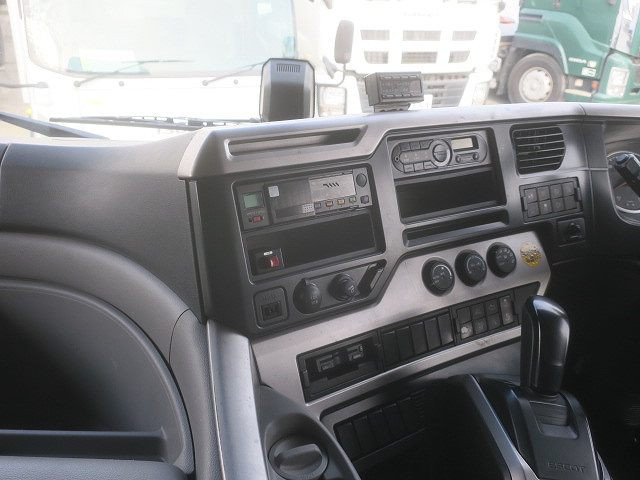 中古トラック　UDトラックス クオン 平ボディ