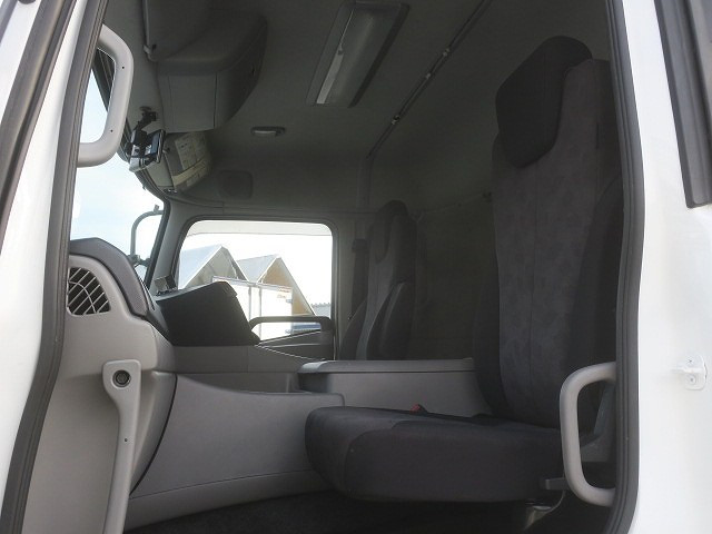 中古トラック　UDトラックス クオン 平ボディ