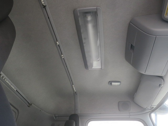 中古トラック　UDトラックス クオン 平ボディ