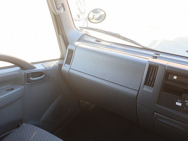 中古トラック いすゞ冷凍バン ＃13