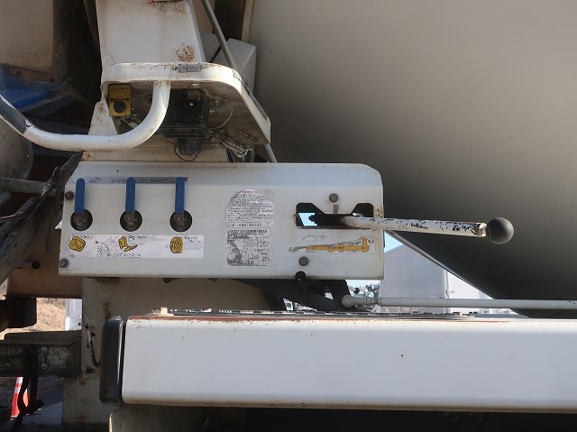 中古トラック いすゞコンクリートミキサー車 ＃9