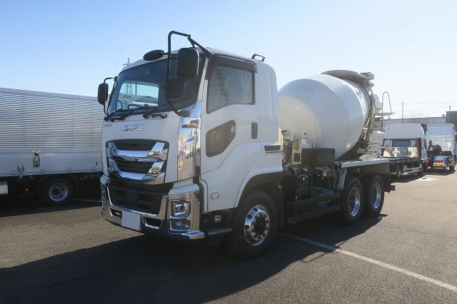 いすゞ　ミキサー車