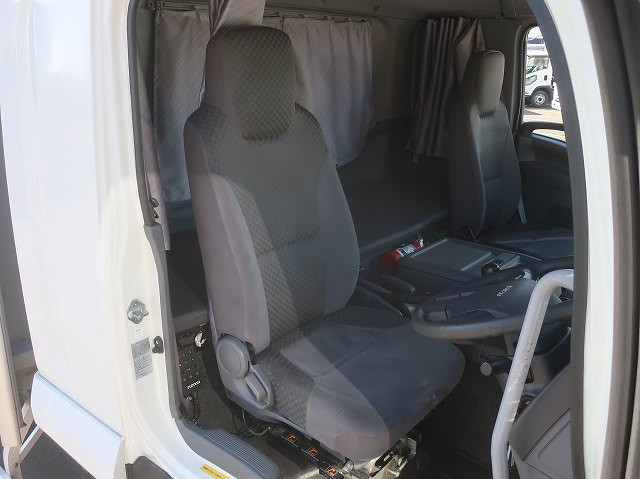 中古トラック　いすゞフォワード 中型アルミウィング