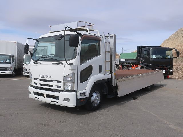 中古トラック　いすゞフォワード 中型 平ボディ