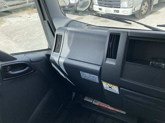 中古トラック いすゞ冷凍バン ＃15