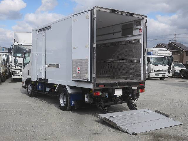 中古トラック いすゞ冷凍バン ＃4