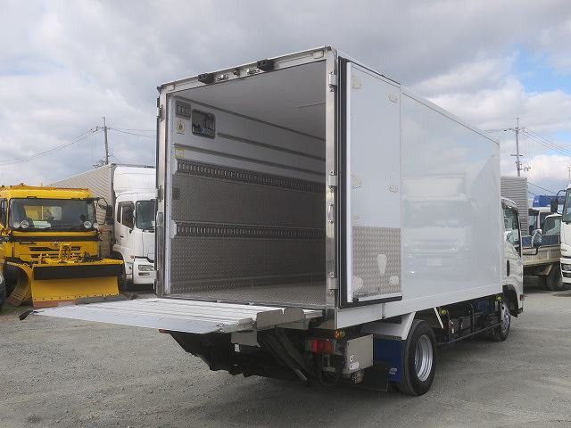 中古トラック いすゞ冷凍バン ＃5