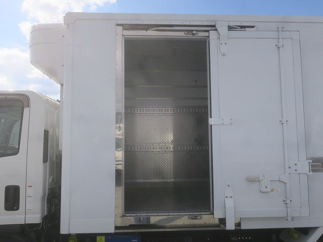 中古トラック いすゞ冷凍バン ＃7