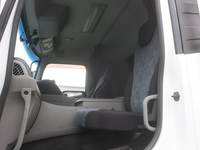 中古トラック UDトラックス クオン 大型クレーン付