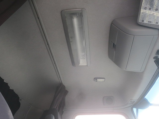 中古トラック UDトラックスクレーン付平ボディ ＃24