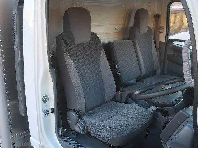 中古トラックいすゞ エルフ 2tアルミバン