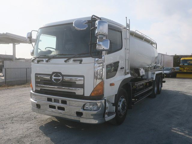 日野　粉粒体運搬車