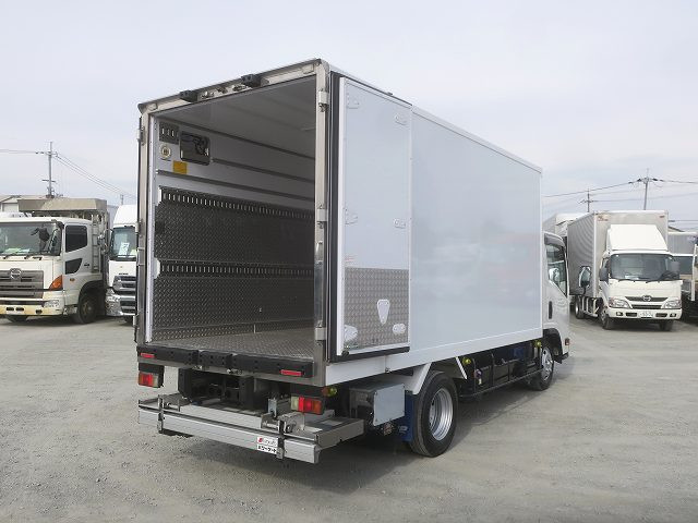 中古トラック いすゞ冷凍バン ＃5