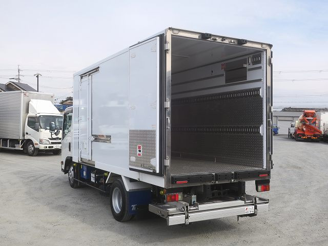 中古トラック いすゞ冷凍バン ＃6