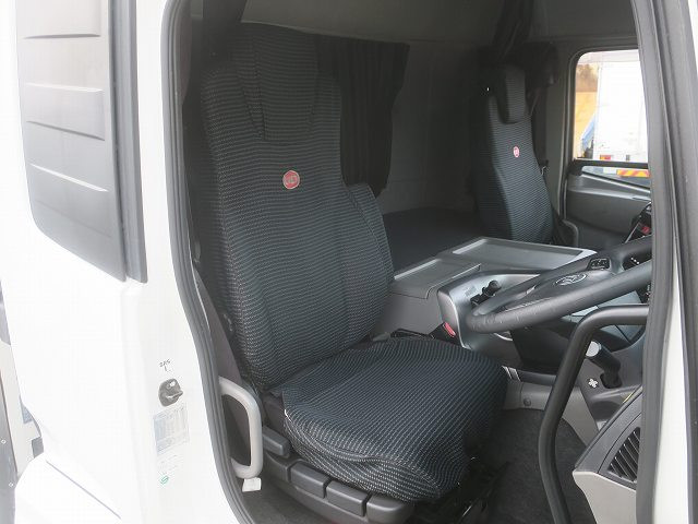 中古トラック UDトラックス冷凍バン ＃16