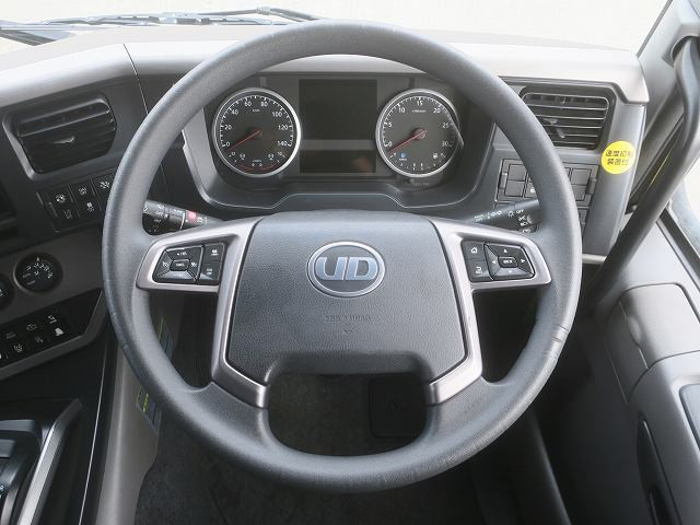 中古トラック UDトラックス冷凍バン ＃18