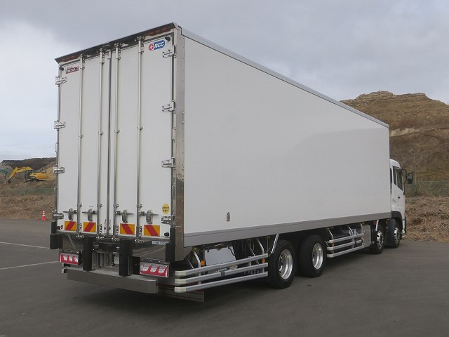 中古トラック UDトラックス冷凍バン ＃3