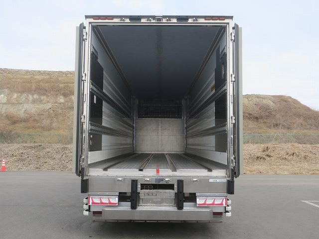 中古トラック UDトラックス冷凍バン ＃7