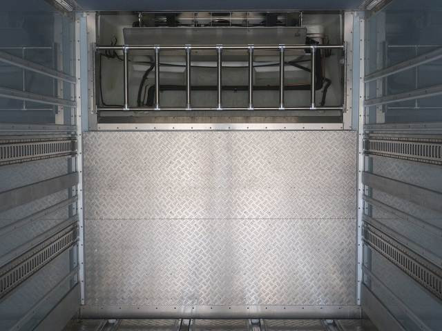 中古トラック UDトラックス冷凍バン ＃8