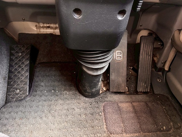 中古トラック 三菱ふそうクレーン付き平ボディ ＃22