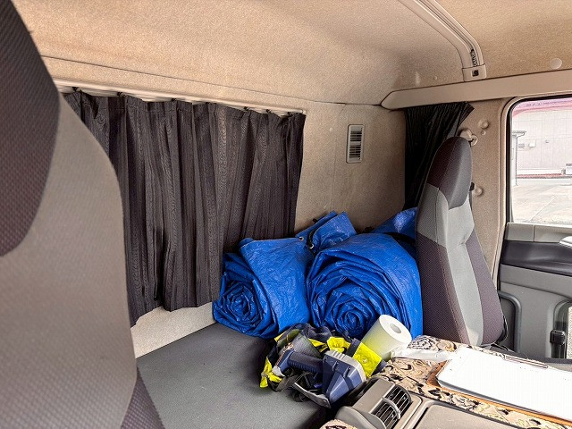 中古トラック 三菱ふそうクレーン付き平ボディ #23