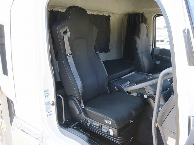 中古トラック　いすゞギガ 大型アルミウィング