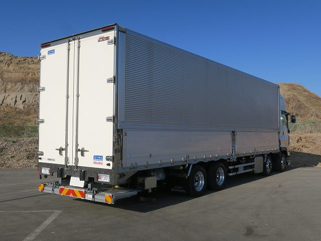 中古トラック　いすゞギガ 大型アルミウィング