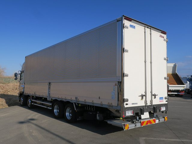 中古トラック　いすゞギガ 大型アルミウィング