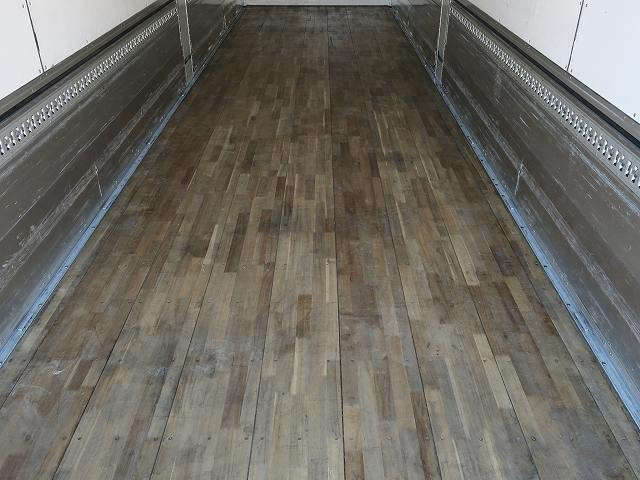 中古トラック　いすゞギガ 大型アルミウィング