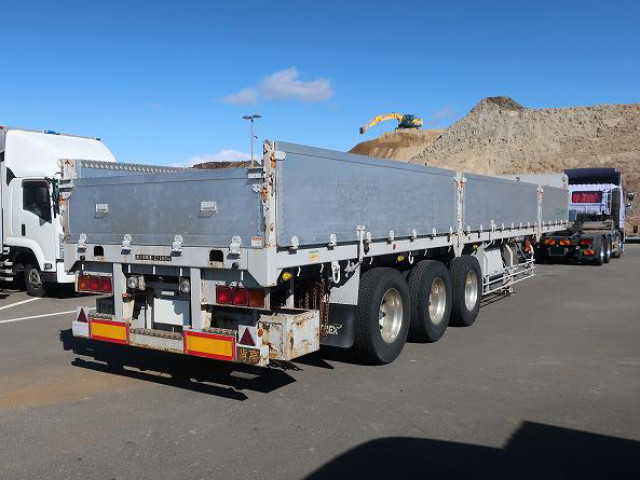 中古トラック トレクスアルミブロック平トレーラ ＃3