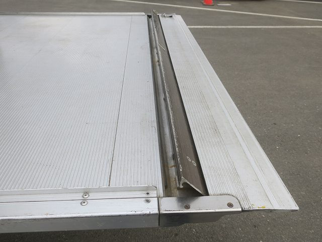 中古トラック いすゞ エルフ 3tアルミバン