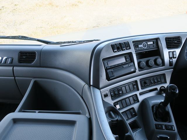 中古トラック UDトラックス クオン トラクタヘッド