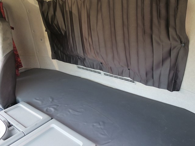 中古トラック UDトラックス クオン トラクタヘッド