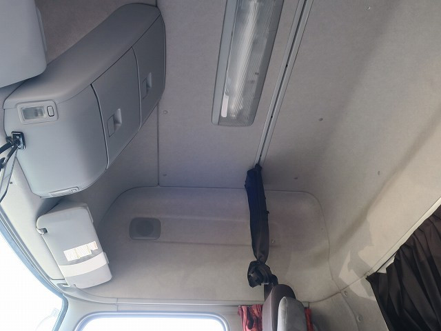 中古トラック UDトラックス クオン トラクタヘッド