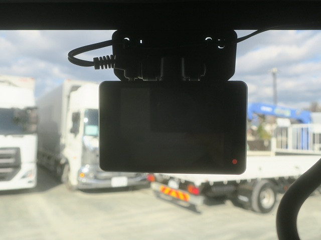 中古トラック いすゞ エルフ 2tアルミバン