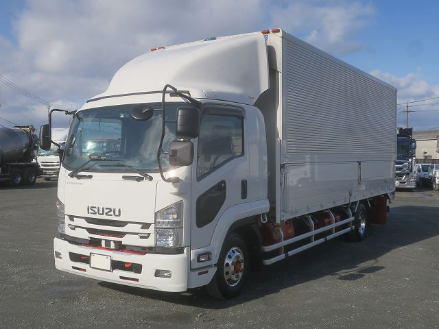 2018 Isuzu Forward, Medium-Sized, Aluminum Wing, 6200 Standard, Rear Air Suspension, Aluminum Wheels, with Bed