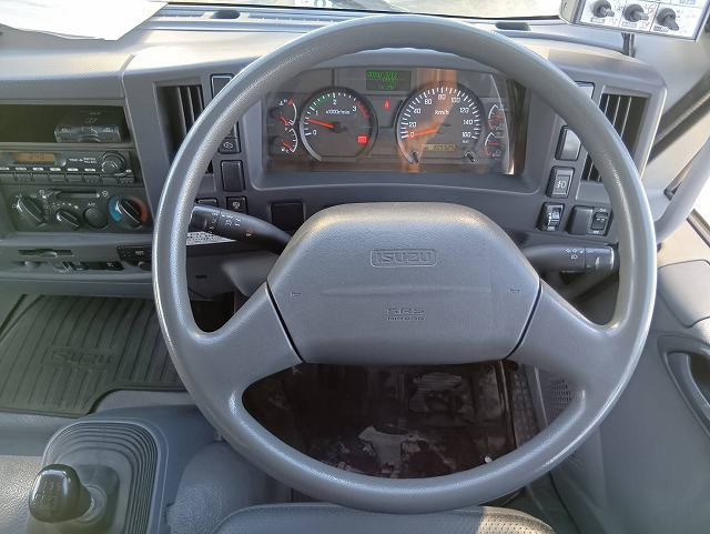 中古トラック　いすゞ フォワード 中型パッカー車