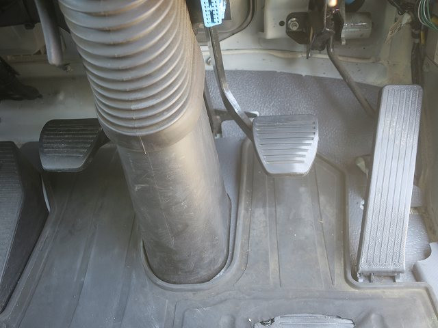 中古トラック　いすゞ フォワード 中型パッカー車