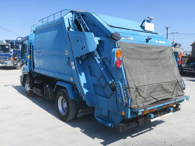 中古トラック　いすゞ フォワード 中型パッカー車