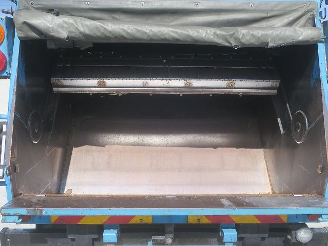 中古トラック　いすゞ フォワード 中型パッカー車